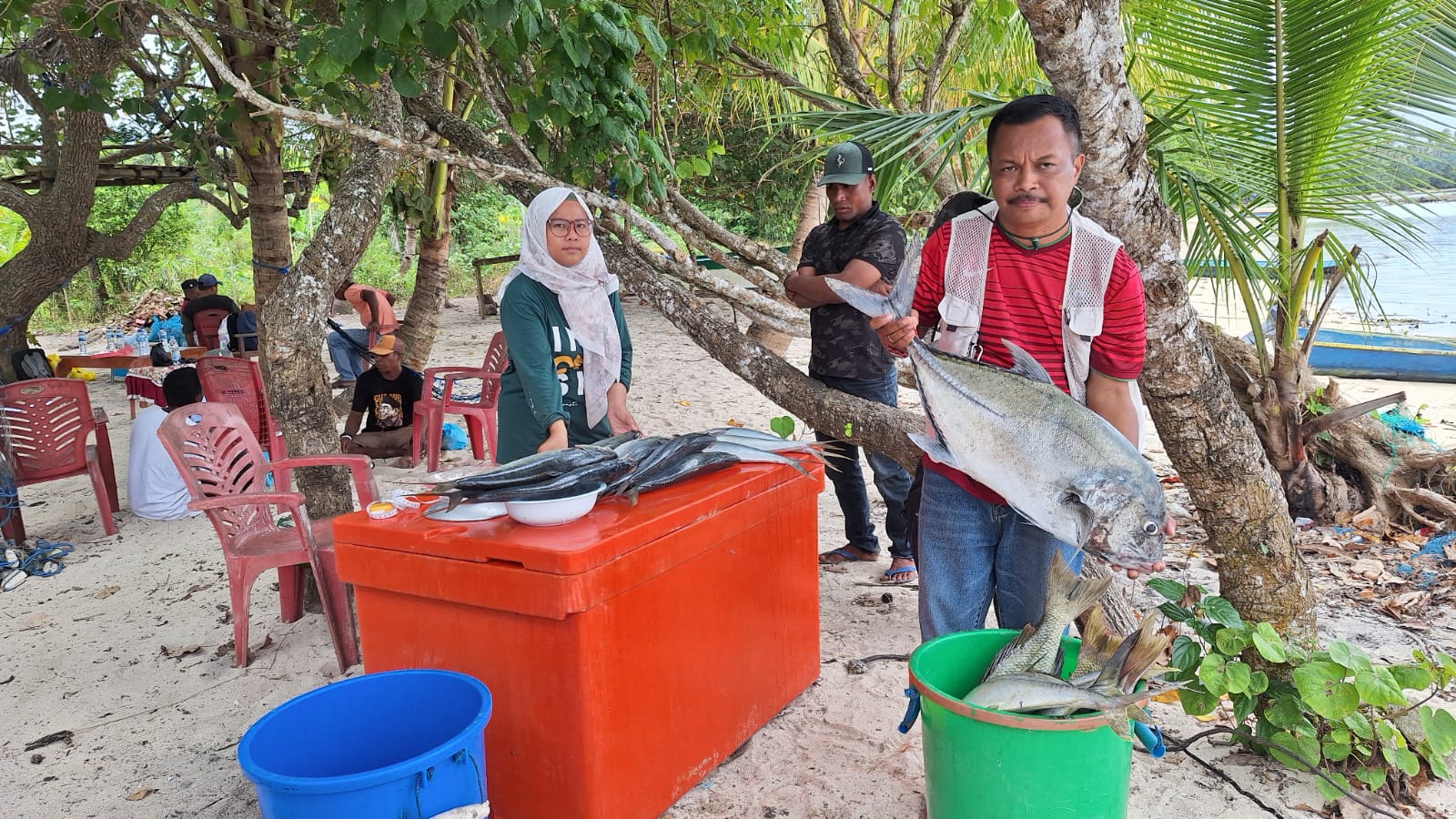 Survey Sosial Ekonomi oleh TIm BRIN dalam rangka Riset Potensi Pemanfaatan SDL dan Perikanan Berkelanjutan di Kawasan Konservasi Pesisir Pulau Kei Kecil dan Perairan sekitarnya, Kabupaten Maluku Tenggara, Provinsi Maluku difasilitasi melalui pendanaan hibah GEF 6 CFI Indonesia (08/2024).